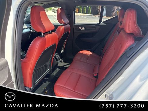 Used 2019 Volvo XC40 T4 Momentum FWD image 11