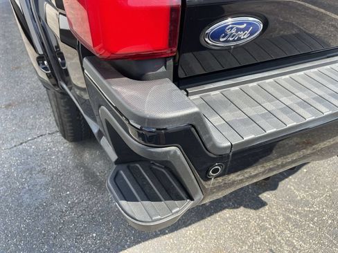 Used 2023 Ford F250 Platinum AWD/4WD image 11