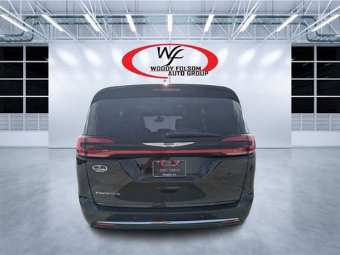 New 2026 Chrysler Pacifica Select image 4