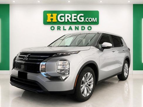 Used 2025 Mitsubishi Outlander ES FWD image 4