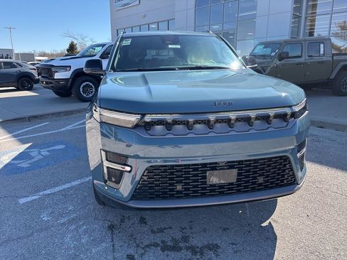 New 2026 Jeep Grand Wagoneer Limited AWD/4WD image 9