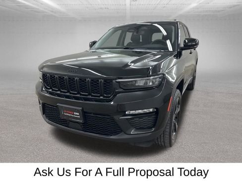 Used 2023 Jeep Grand Cherokee Limited w/ Black Appearance Package AWD/4WD image 7