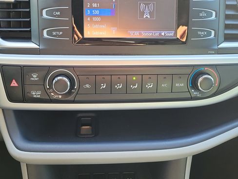 Used 2018 Toyota Highlander LE image 33