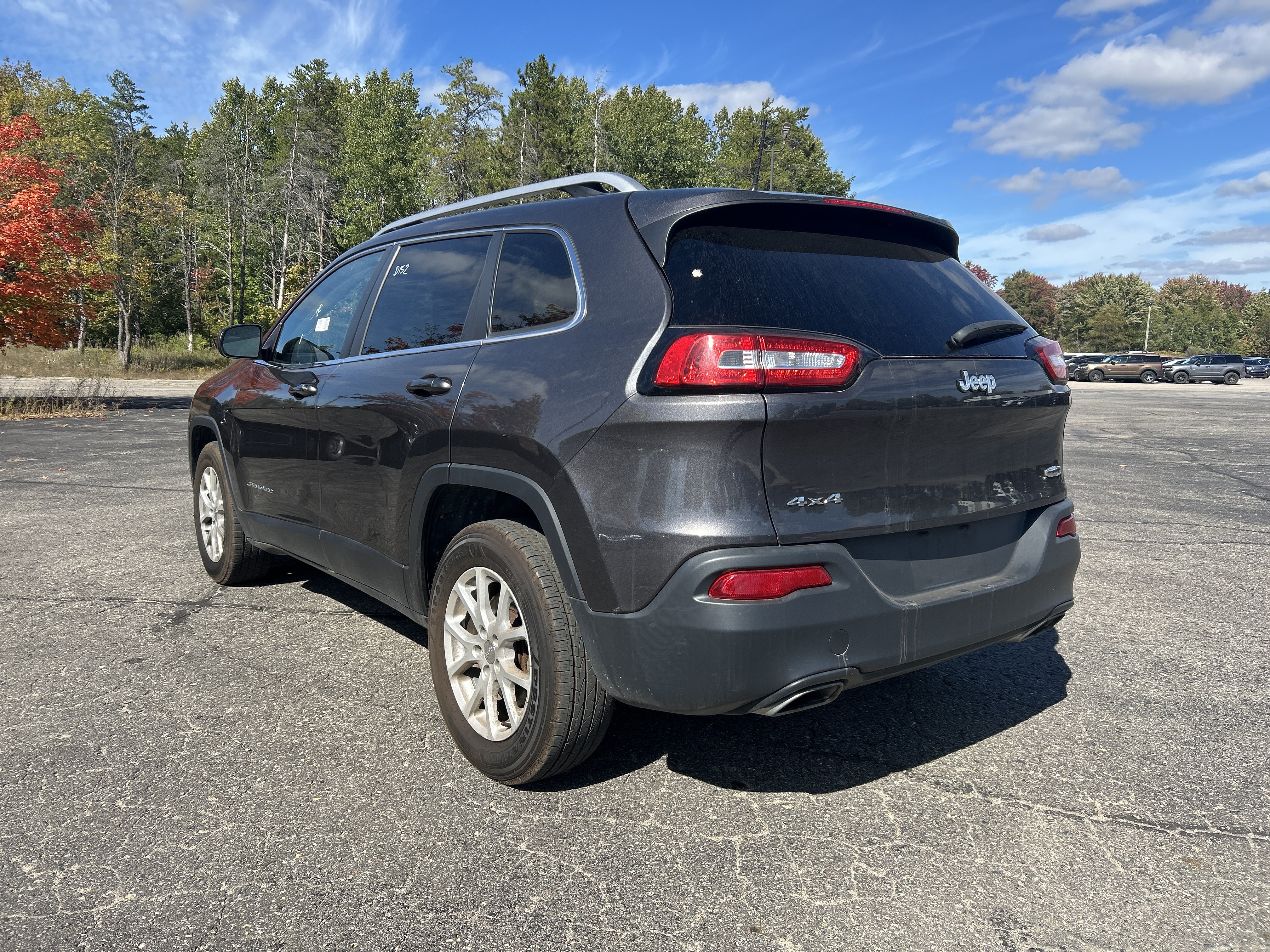 Used 2017 Jeep Cherokee Latitude w/ Cold Weather Group AWD/4WD image 6