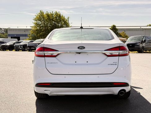 Used 2018 Ford Fusion SE w/ Equipment Group 602A FWD image 9