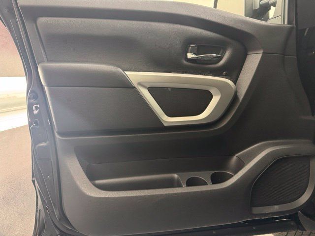 Used 2017 Nissan Titan SV AWD/4WD image 21