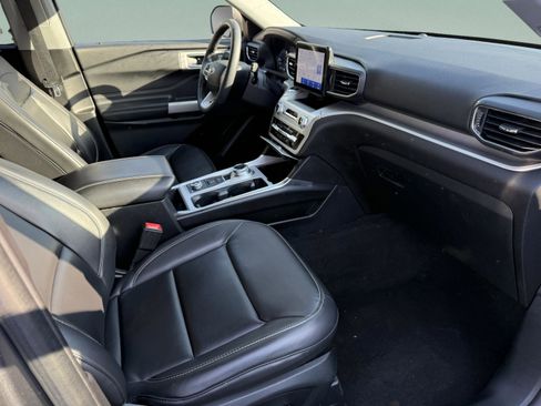 Used 2022 Ford Explorer XLT w/ Equipment Group 202A image 36