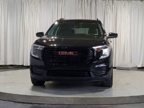 Used 2023 GMC Terrain SLE w/ Driver Convenience Package image 3