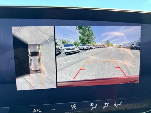 Used 2025 Buick Envision Preferred AWD/4WD image 24