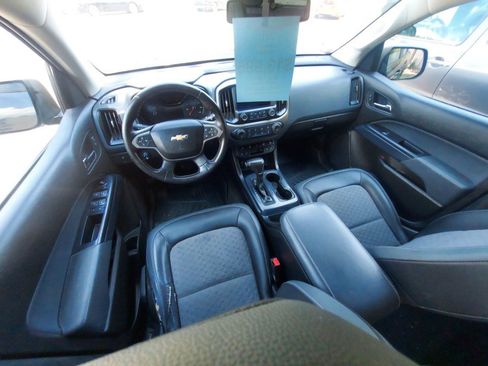 Used 2017 Chevrolet Colorado Z71 AWD/4WD image 2
