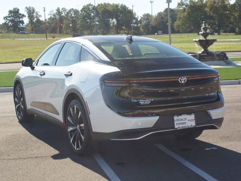 Used 2025 Toyota Crown Platinum image 16