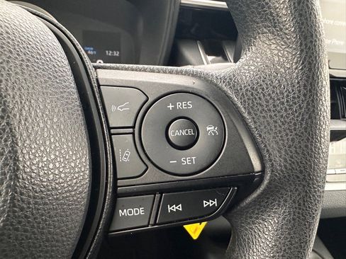 Used 2022 Toyota Corolla LE image 19