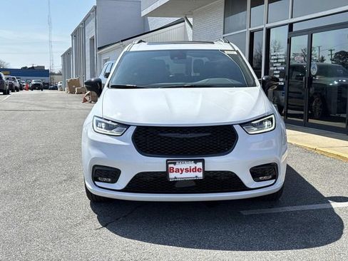 New 2026 Chrysler Pacifica Limited w/ S Appearance Package FWD image 4
