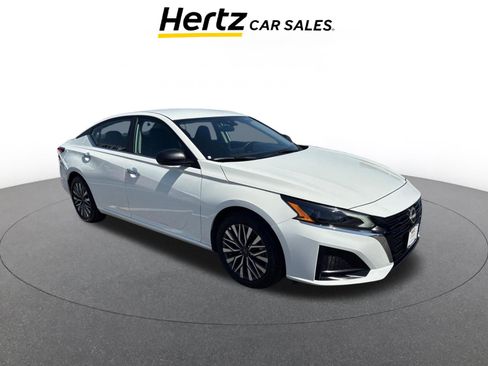 Used 2025 Nissan Altima 2.5 SV image 1