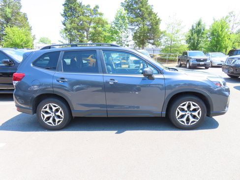 Used 2021 Subaru Forester Premium AWD/4WD image 4
