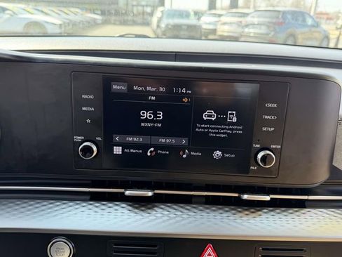 Used 2024 Kia Carnival LX FWD image 24