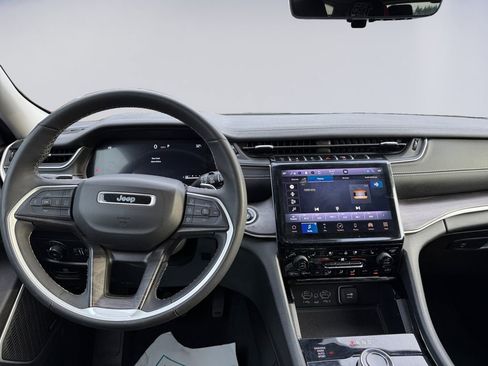 Used 2023 Jeep Grand Cherokee L Limited w/ Luxury Tech Group II image 12