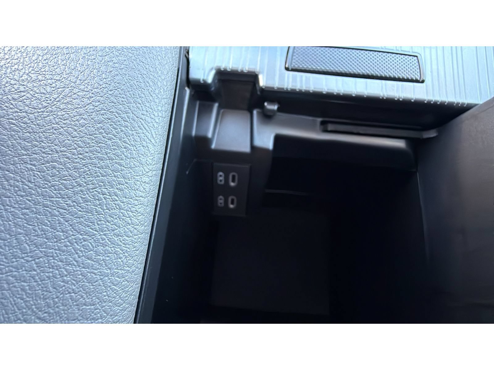 Certified 2025 Toyota Sienna XLE FWD image 29