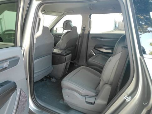 Used 2024 Kia EV9 Light Long Range RWD image 19
