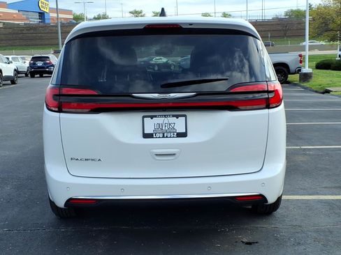 Used 2024 Chrysler Pacifica Touring-L image 31