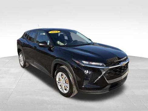 Used 2024 Chevrolet Trax LS image 16