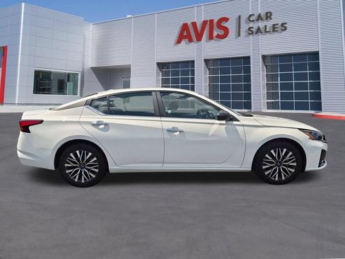 Used 2025 Nissan Altima 2.5 SV FWD image 5