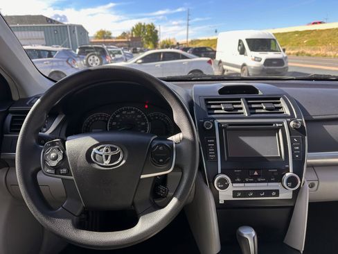 Used 2014 Toyota Camry LE image 7