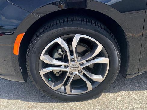 Used 2024 Chrysler Pacifica Pinnacle FWD image 9