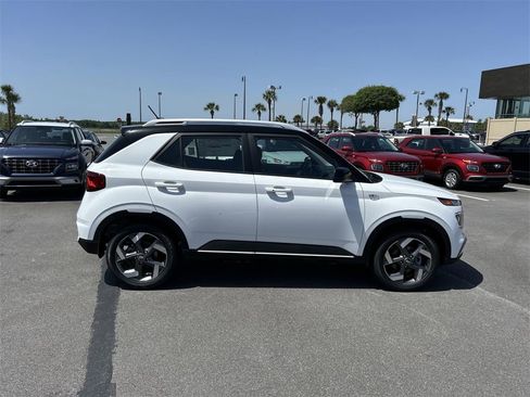 New 2025 Hyundai Venue Limited image 9
