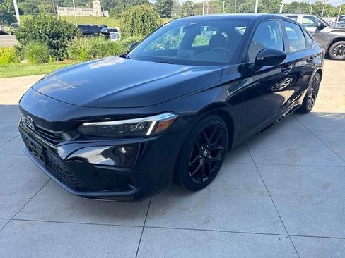 Used 2023 Honda Civic Sport image 3