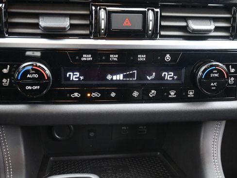 Used 2024 Nissan Pathfinder Platinum AWD/4WD image 16
