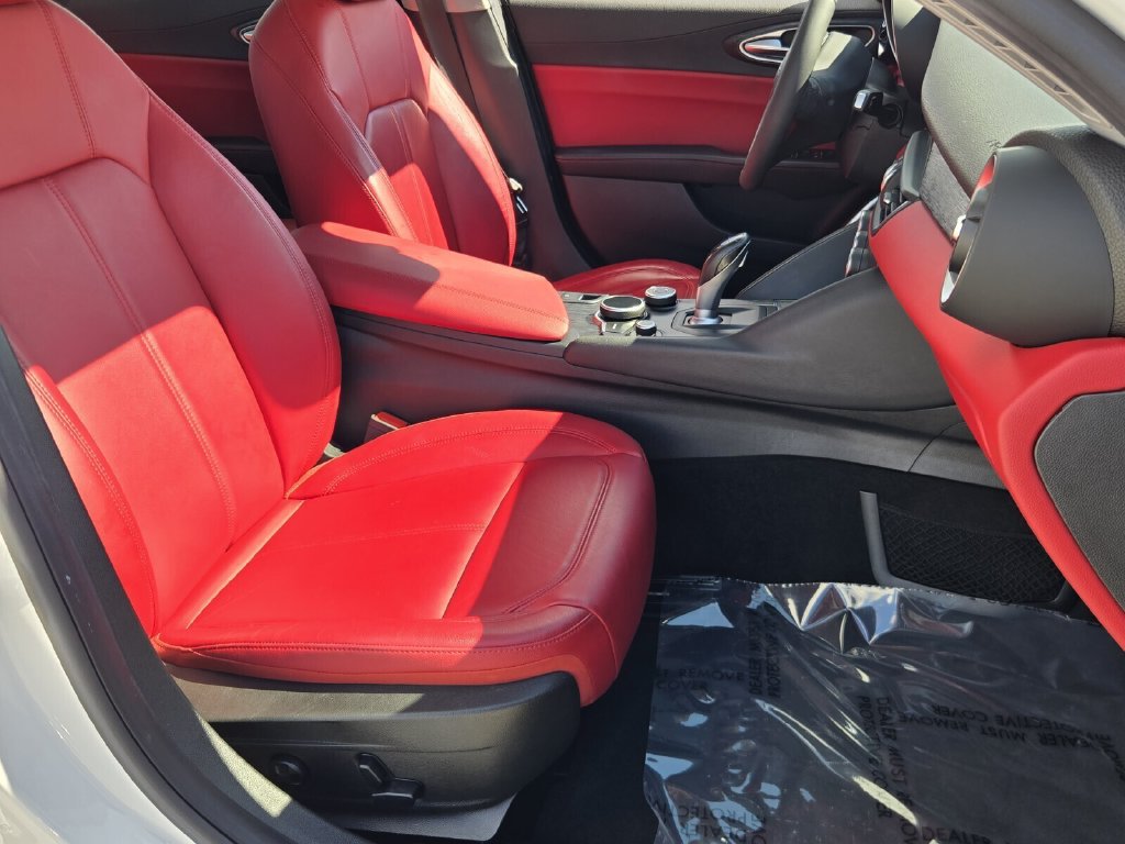 Used 2019 Alfa Romeo Giulia w/ Quick Order Package 22K Sport RWD image 16