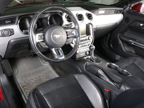 Used 2016 Ford Mustang Premium image 3