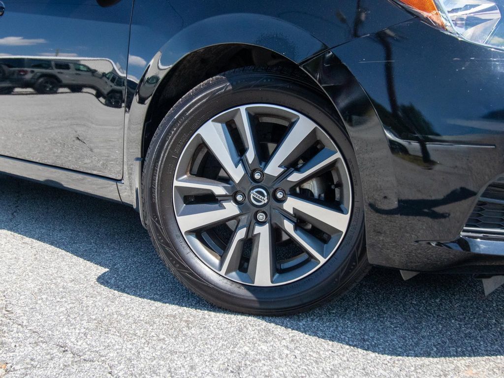Used 2022 Nissan Versa SV FWD image 15