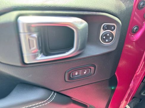 Used 2022 Jeep Wrangler Unlimited Sahara w/ Cold Weather Group AWD/4WD image 18