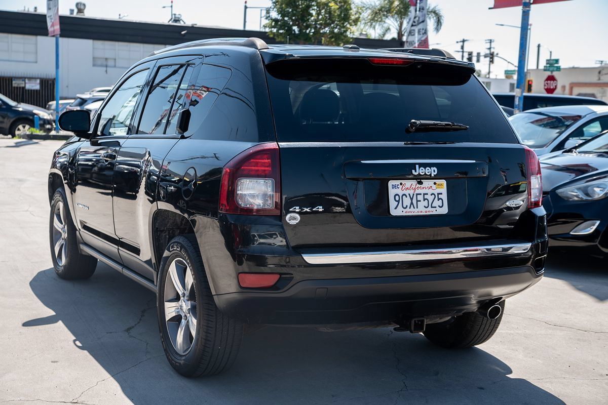 Used 2017 Jeep Compass High Altitude AWD/4WD image 5