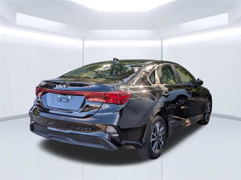 Used 2023 Kia Forte LXS FWD image 3