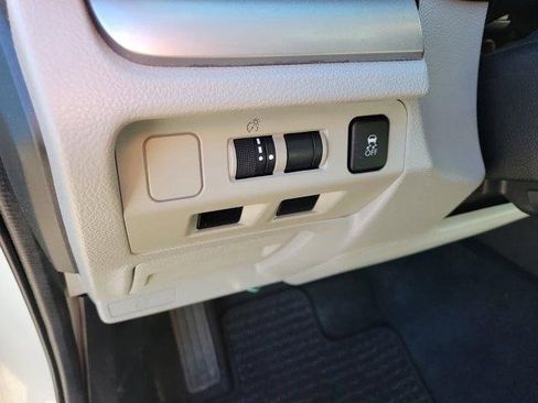 Used 2018 Subaru Forester 2.5i Premium w/ All-Weather Package image 19