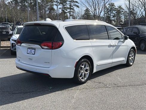 Used 2020 Chrysler Pacifica Limited image 7