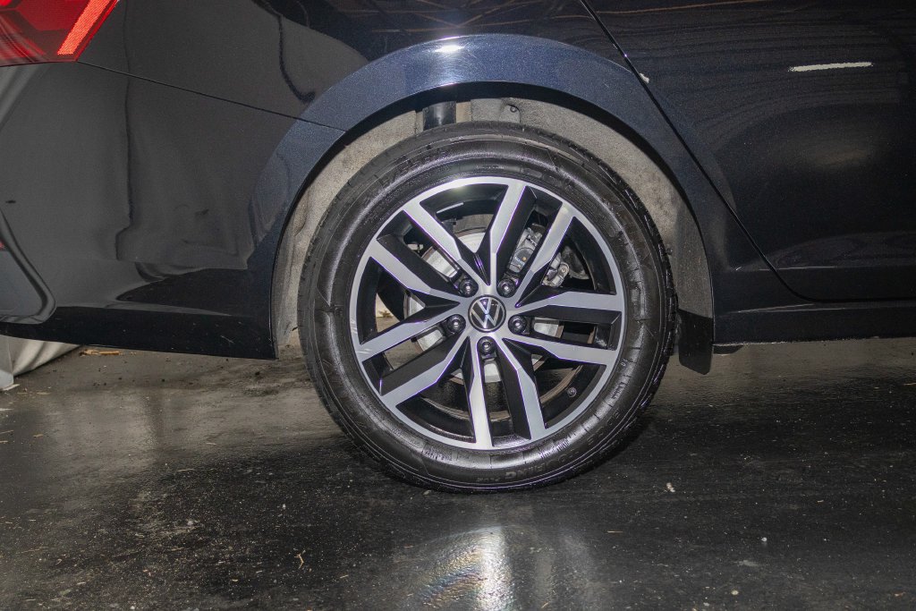 Used 2025 Volkswagen Jetta SE FWD image 6