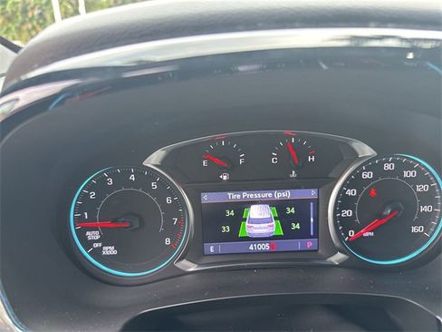 Used 2023 Chevrolet Traverse LT image 10