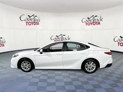 Used 2025 Toyota Camry LE image 4