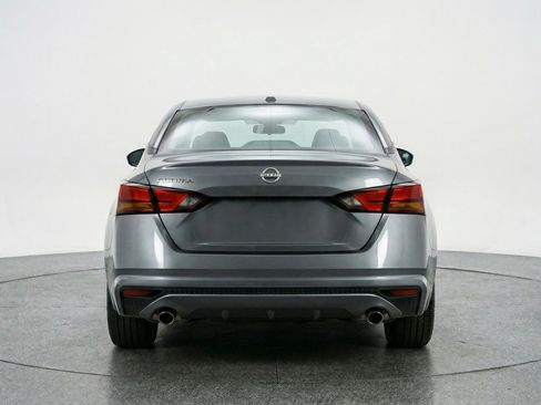 Used 2025 Nissan Altima 2.5 SV FWD image 7