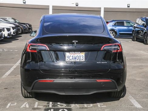 Used 2022 Tesla Model Y Long Range image 9