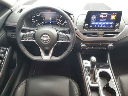 Used 2024 Nissan Altima 2.5 SR FWD image 17