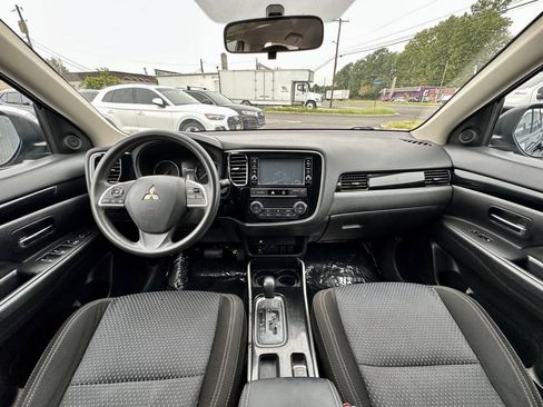 Used 2019 Mitsubishi Outlander ES FWD image 21