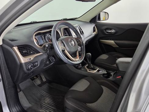 Used 2018 Jeep Cherokee Latitude w/ Cold Weather Group AWD/4WD image 18