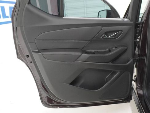 Used 2023 Chevrolet Traverse LT FWD image 34