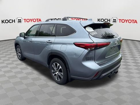 Used 2022 Toyota Highlander XLE AWD/4WD image 6