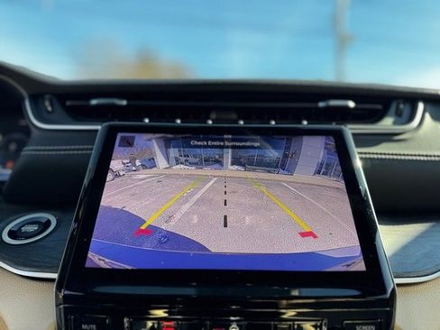 Used 2023 Jeep Grand Cherokee L Limited image 18